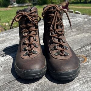 Salomon leather hiking boots